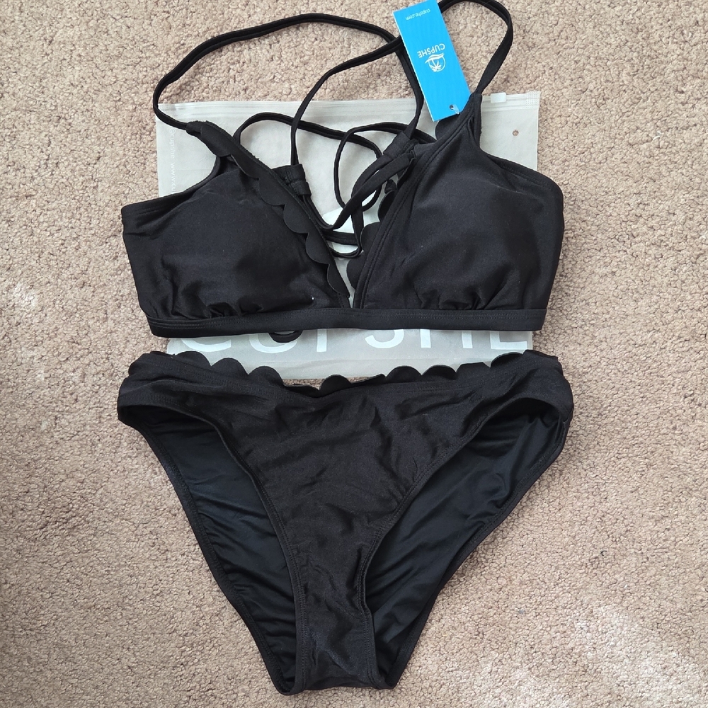 *NWT* Black Bikini with Scallop Trim